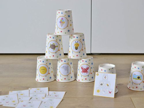 Układaj kubeczki - układanka do druku